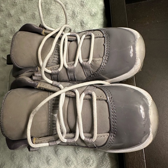 Jordan 11 retro Gray size 7 in toddler - Picture 6 of 9